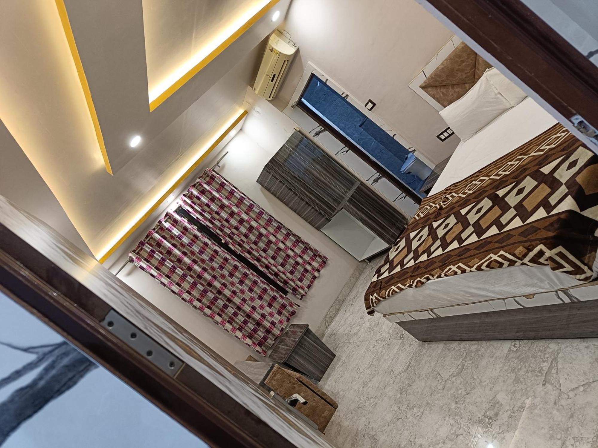 Pragya International Hotel Varanasi Exterior photo