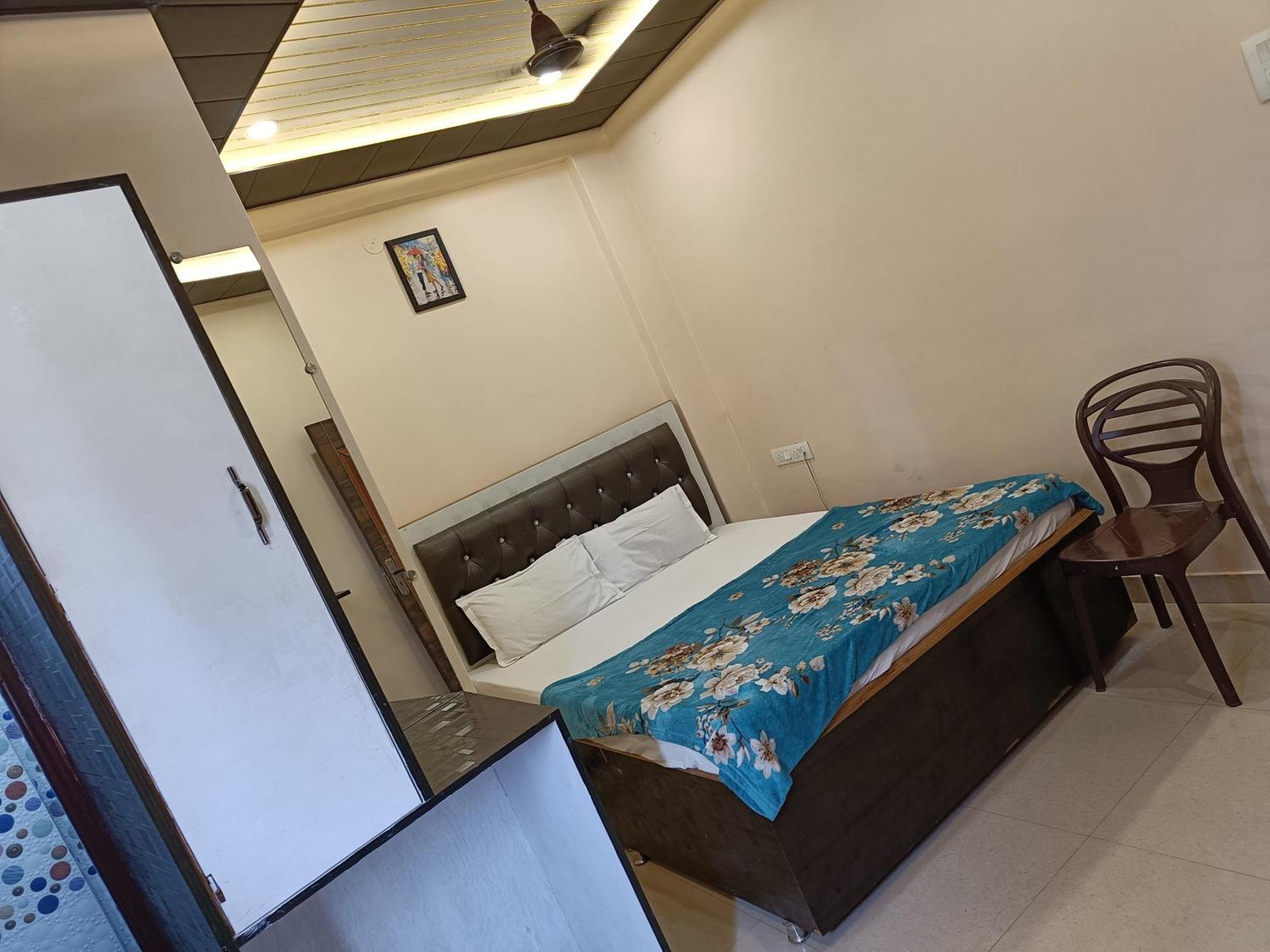Pragya International Hotel Varanasi Exterior photo
