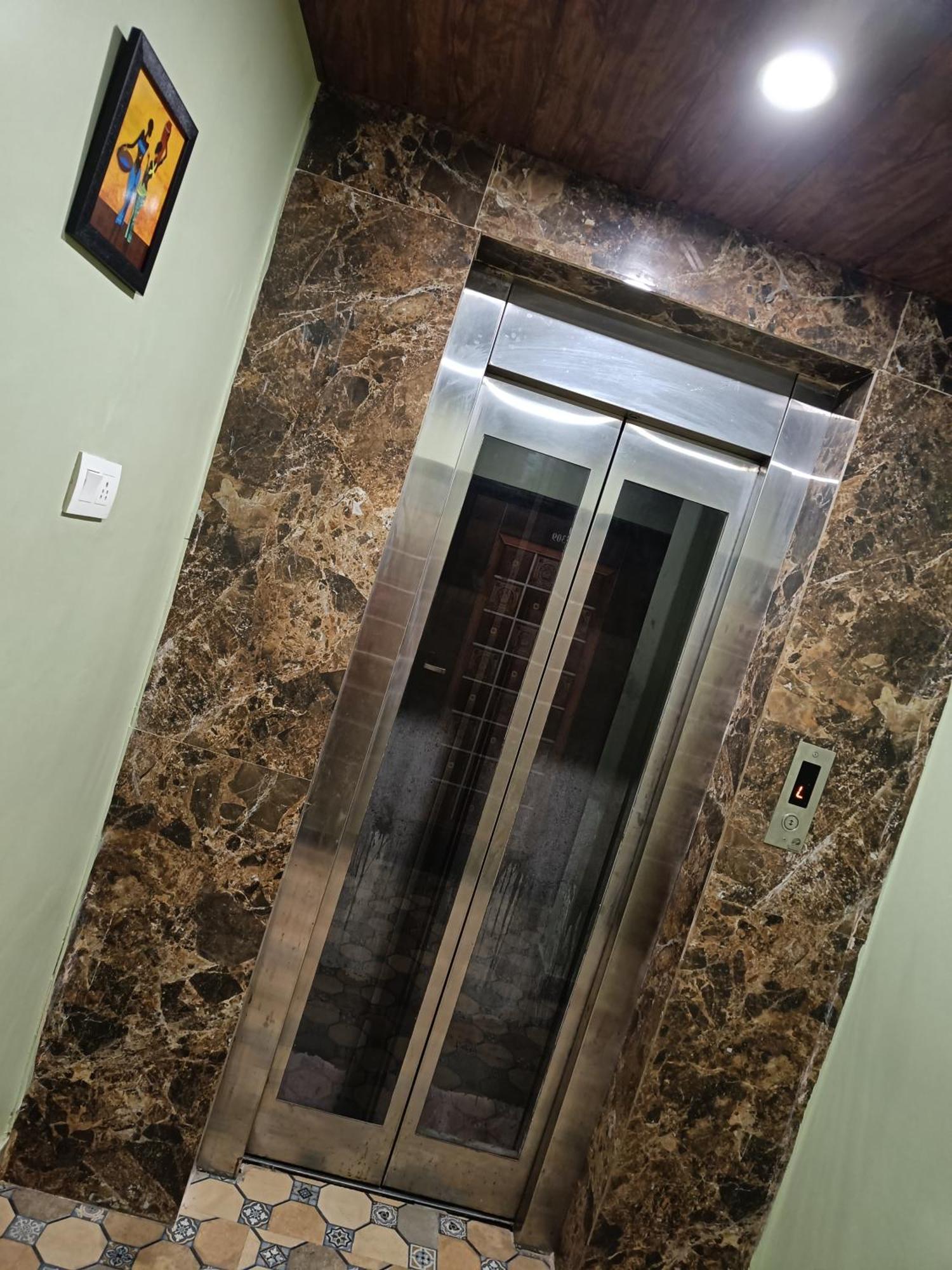 Pragya International Hotel Varanasi Exterior photo