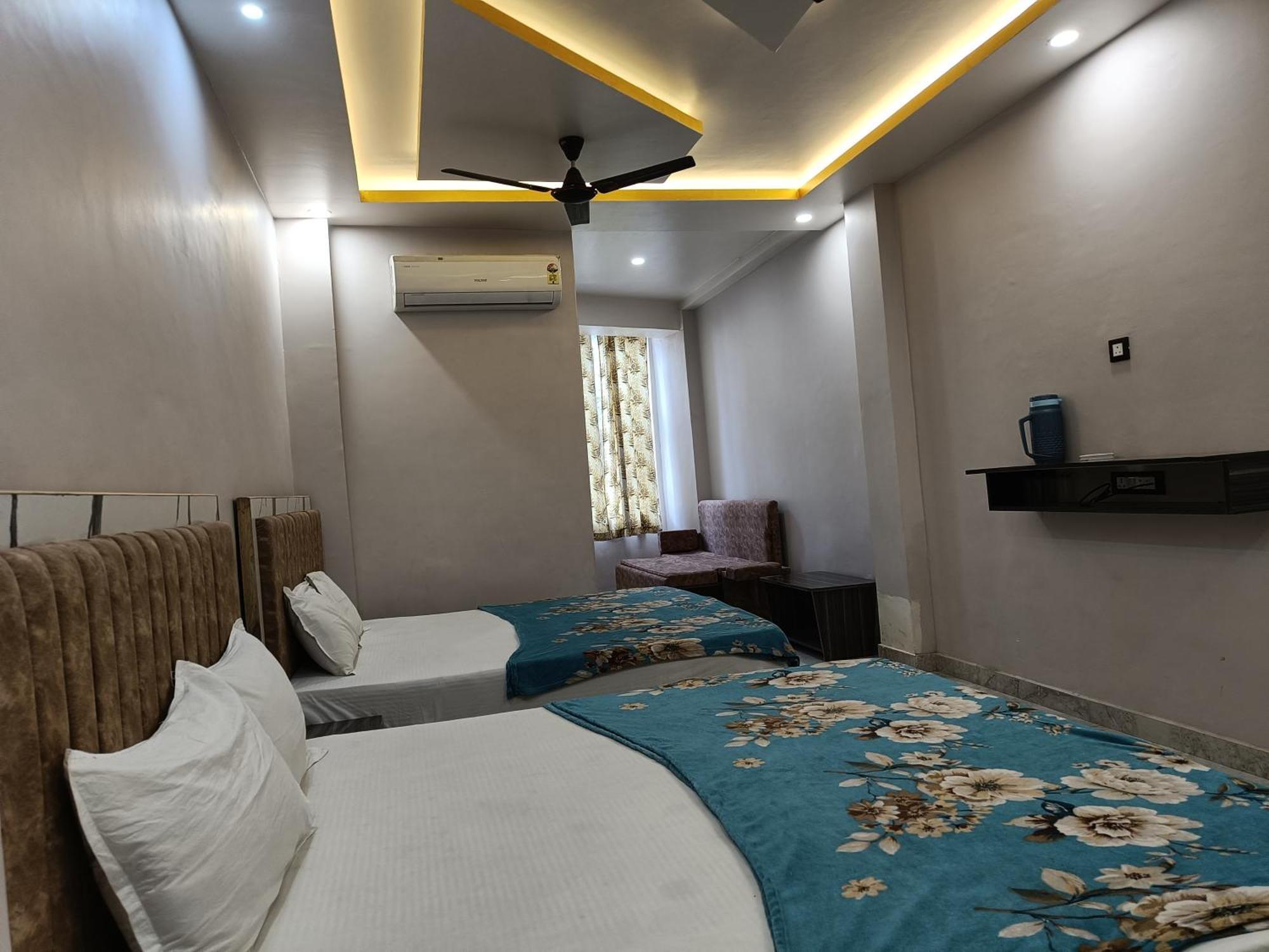 Pragya International Hotel Varanasi Exterior photo