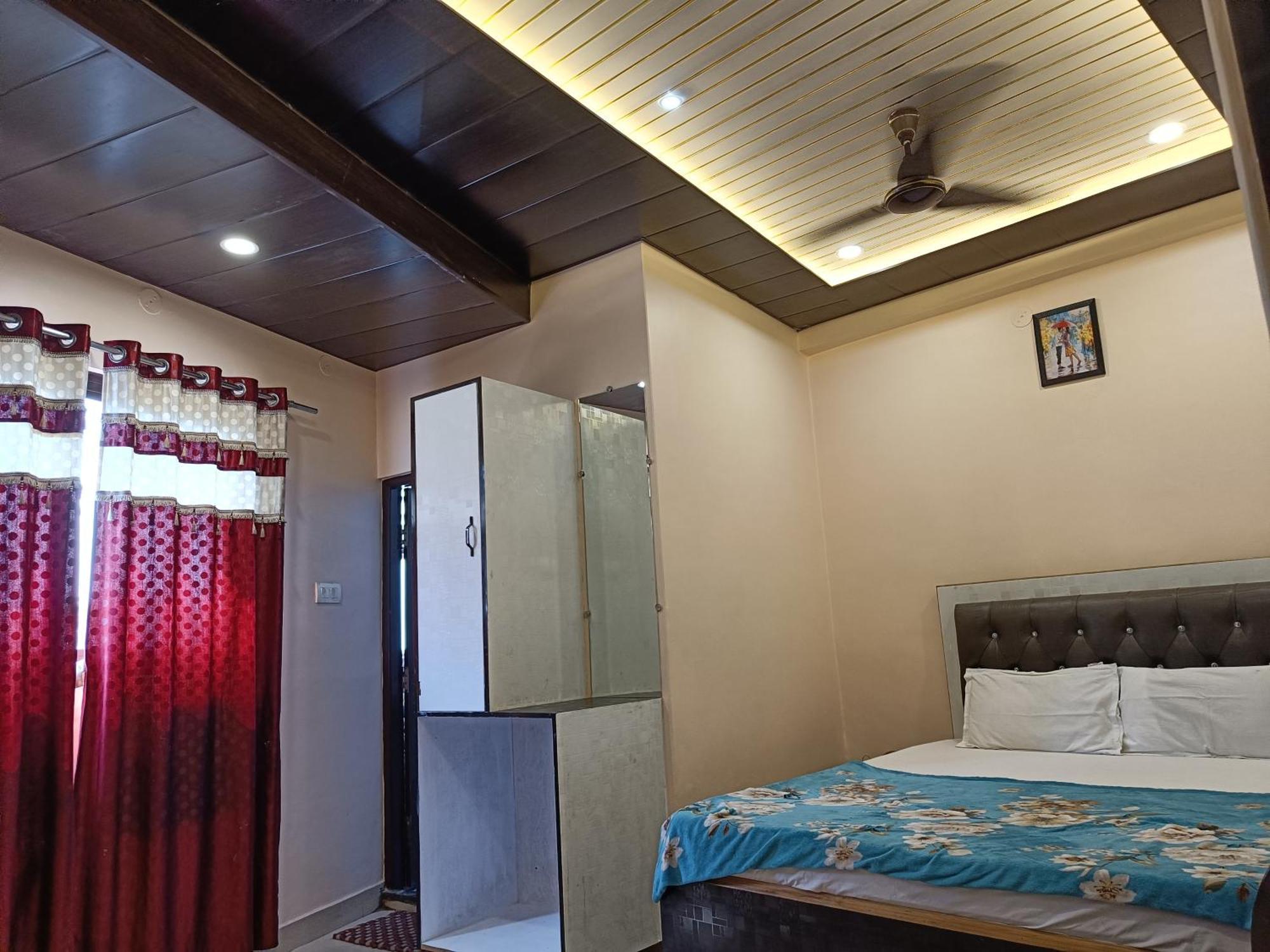 Pragya International Hotel Varanasi Exterior photo